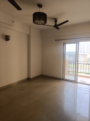 Room in 2 BHK Apartment at Amrapali Silicon City, Sector 76 – for Rent