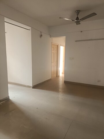Room in 3 BHK Apartment at Amrapali Silicon City, Sector 76 – for Rent