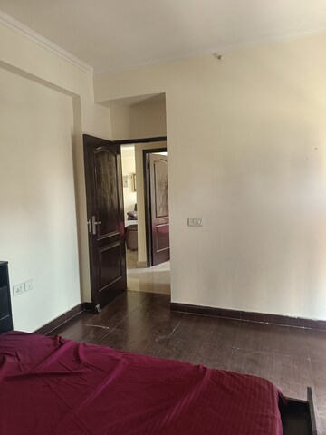 Room in 3 BHK Apartment at Amrapali Silicon City, Sector 76 – for Rent