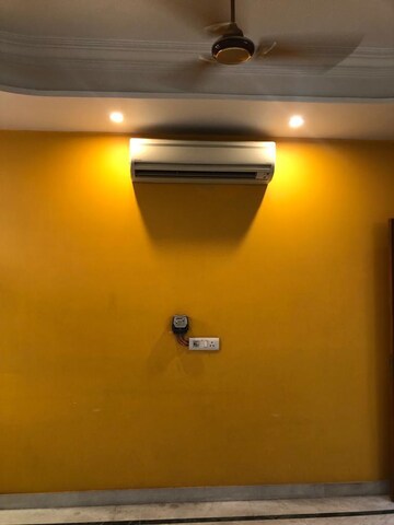 Room in 2 BHK Apartment at Amrapali Silicon City, Sector 76 – for Rent