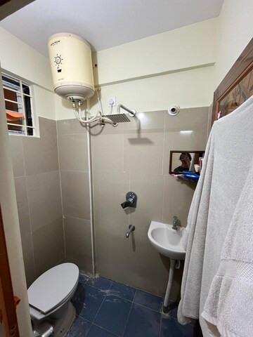 Bathroom in 1 RK Apartment at Halasuru – for Rent