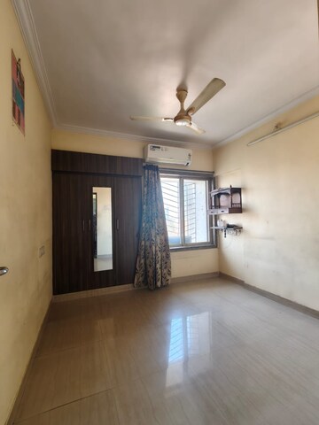 Room in 2 BHK Apartment at Siddhi Highland Park, Kolshet Road – for Sale