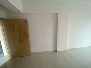 Room in 3 BHK Apartment at Elliot Road – for Rent