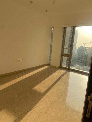 Room in 3 BHK Apartment at Lodha The Park, Worli – for Rent