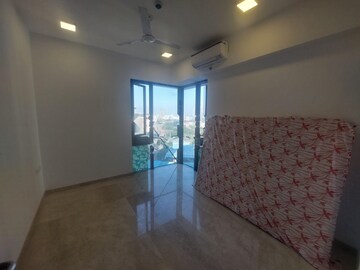 Room in 3 BHK Apartment at Lodha The Park, Worli – for Rent