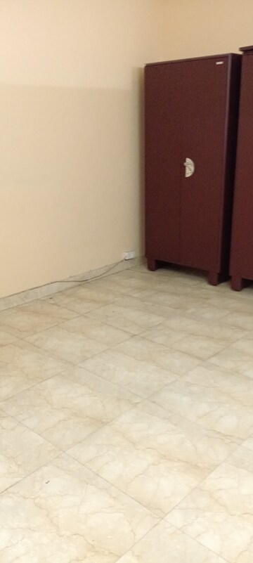Room in 3 BHK Apartment at RWA Apartments, Sector 31 – for Rent