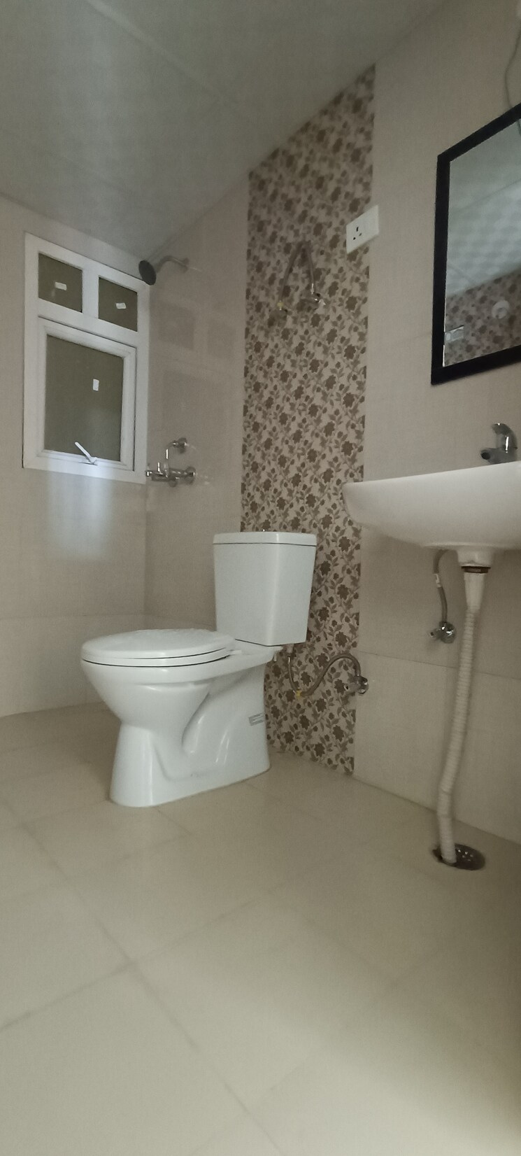 Bathroom, saviour-park 3 Bedroom 1525 Sq.Ft. Apartment In Mohan Nagar Ghaziabad 8221522