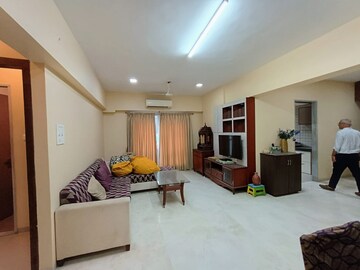 Living Room in 2.5 BHK Apartment at Amardeep Apartment Chembur, Chembur – for Rent
