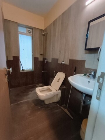 Attached Bathroom in 2.5 BHK Apartment at Amardeep Apartment Chembur, Chembur – for Rent