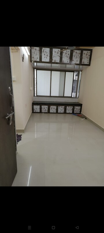 Room in 1 BHK Apartment at Mahalaxmi CHS Worli, Worli – for Rent