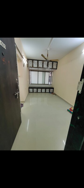 Room in 1 BHK Apartment at Mahalaxmi CHS Worli, Worli – for Rent