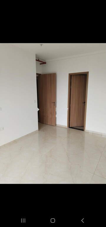 Room in 2 BHK Apartment at Godrej Urban Park, Chandivali – for Rent