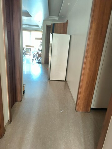 Room in 3 BHK Builder Floor at Defence Colony – for Rent
