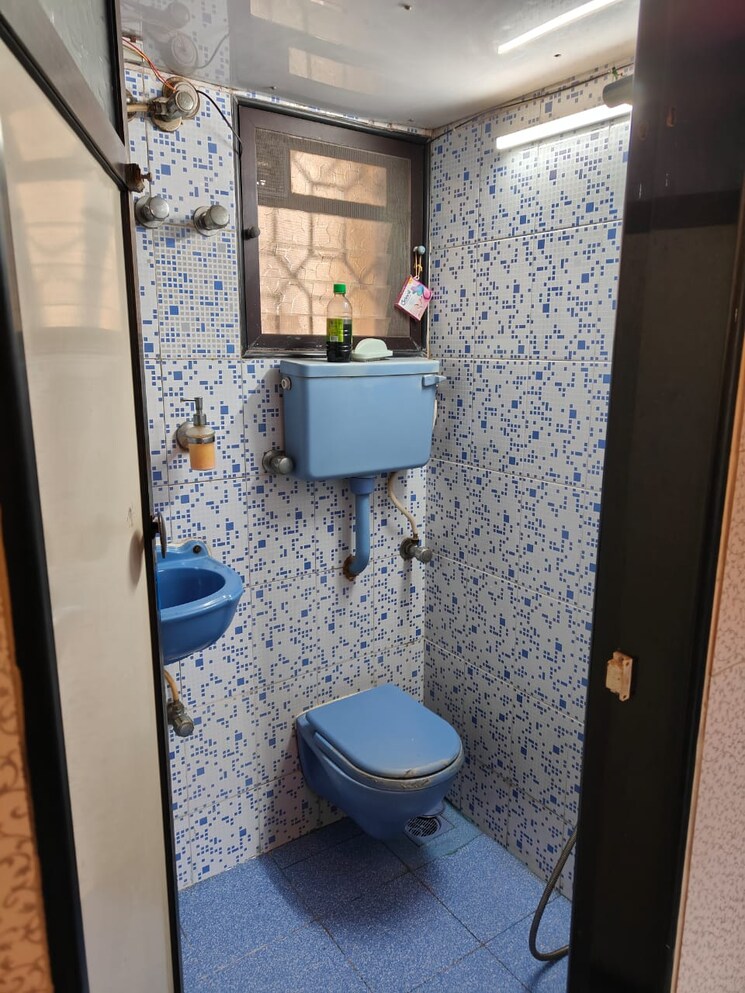 Bathroom, shree-adinath-towers 1 Bedroom 430 Sq.Ft. Apartment In Borivali East Mumbai 8221656