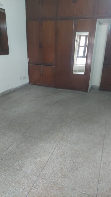Room in 2 BHK Builder Floor at Sector 11 – for Rent