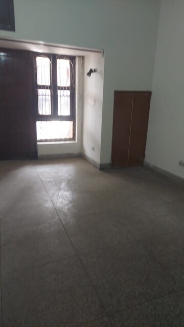 Room in 2 BHK Builder Floor at Sector 11 – for Rent