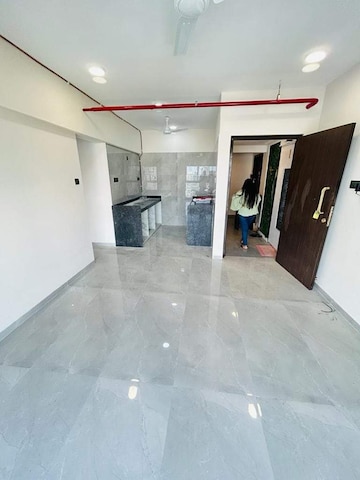 Room in 2 BHK Apartment at Paradigm El Signora, Jogeshwari West – for Rent