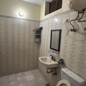 Bathroom in 2.5 BHK Villa at Sector 21 – for Rent