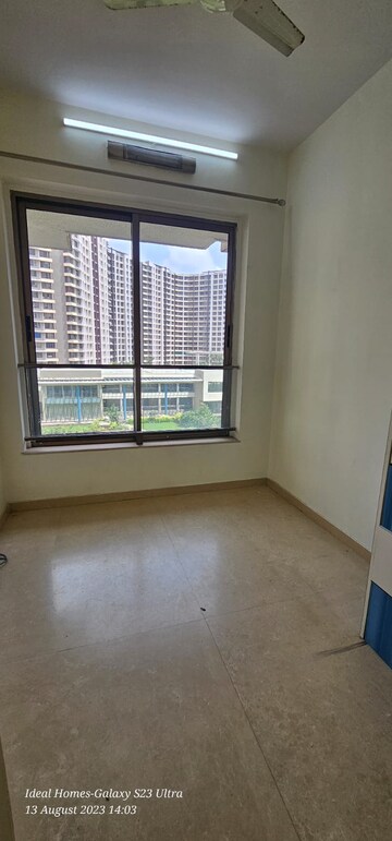 Room in 2.5 BHK Apartment at Kalpataru Aura, Ghatkopar West – for Rent