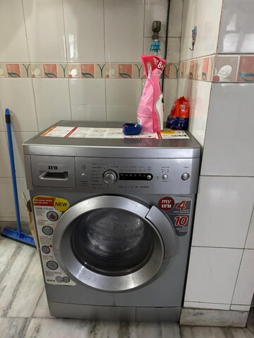 Furnished Amenities in 2 BHK Apartment at Basant Vihar CHS, Chembur – for Rent