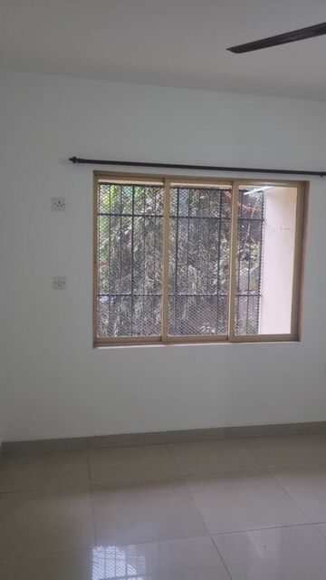 Room in 2 BHK Apartment at Skyline Villa, Powai – for Sale