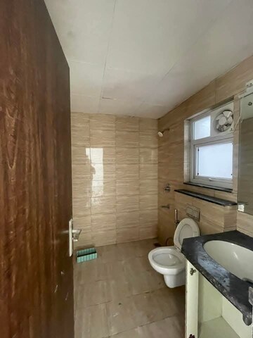 Bathroom in 3 BHK Builder Floor at BPTP Amstoria, Sector 102 – for Rent