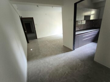 Room in 2 BHK Apartment at Diamond Garden, Chembur – for Rent