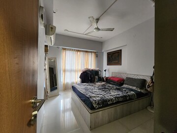 Bedroom in 2 BHK Apartment at Chembur – for Rent