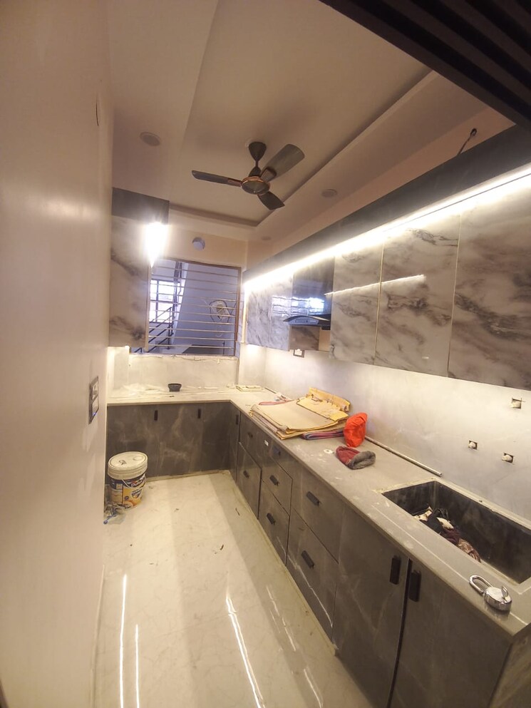 Kitchen, shastri nagar 4 Bedroom 90 Sq.Mt. Independent House In Shastri Nagar Ghaziabad 8222111