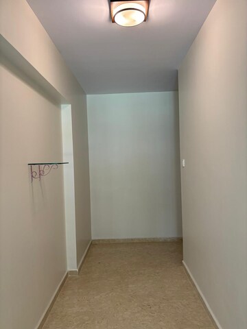Room in 1 BHK Apartment at K Raheja Vistas, Andheri East – for Rent