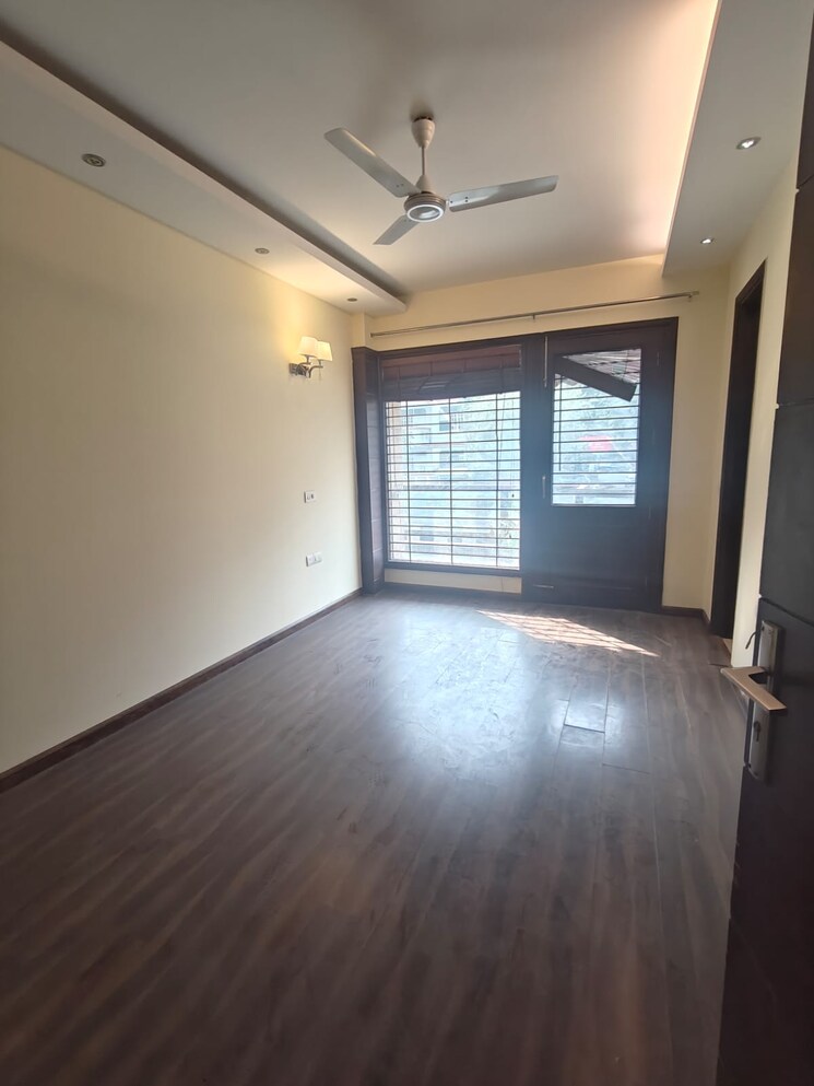 Room, east of kailash 4 Bedroom 2700 Sq.Ft. Builder Floor In East Of Kailash Delhi 8222159