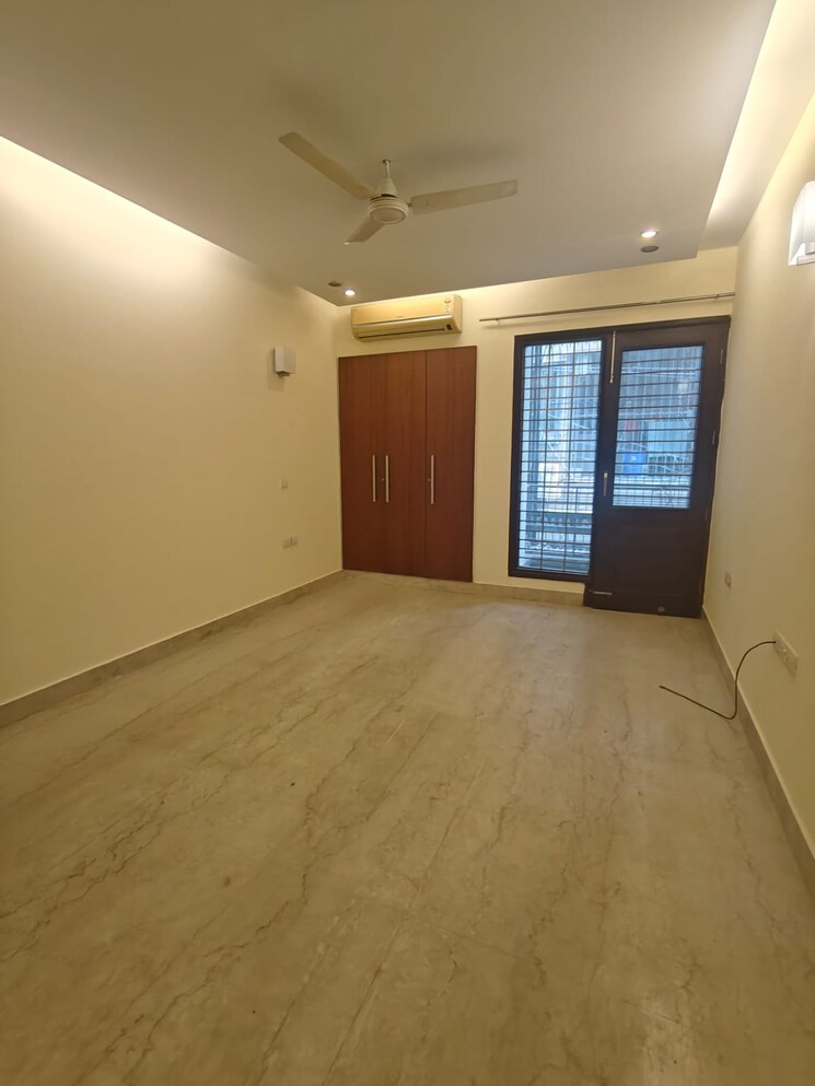 Room, east of kailash 4 Bedroom 2700 Sq.Ft. Builder Floor In East Of Kailash Delhi 8222159