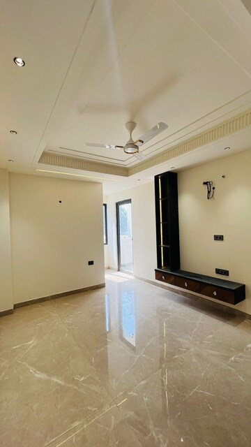 Room in 4 BHK Builder Floor at Sushant Lok 2, Sector 57 – for Sale