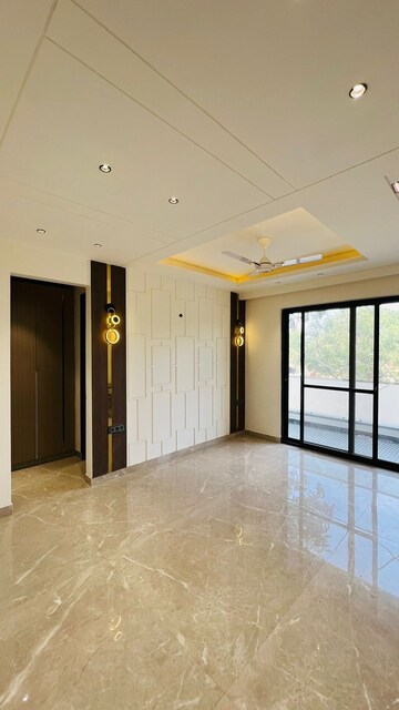 Room in 4 BHK Builder Floor at Sushant Lok 2, Sector 57 – for Sale