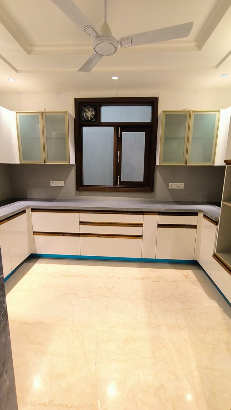 Room, greater kailash ii 3 Bedroom 2200 Sq.Ft. Builder Floor In Greater Kailash ii Delhi 8222187