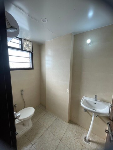 Bathroom in 1 BHK Builder Floor at FAOA, Sector 53 – for Rent