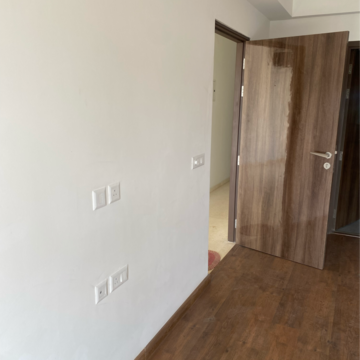 Building Lobby in 4 BHK Builder Floor at DLF Gardencity Enclave, Sector 93 – for Rent