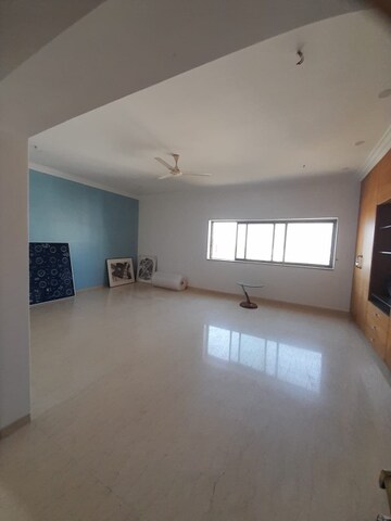 Bedroom in 3 BHK Apartment at Woodlands Apartment, Tardeo – for Rent