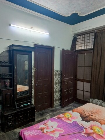 रेसिडेंशियल घर वर्ग फुट फॉर रेंट इन सेक्टर 52 नोएडा  8222288