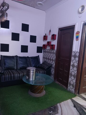 रेसिडेंशियल घर वर्ग फुट फॉर रेंट इन सेक्टर 52 नोएडा  8222288