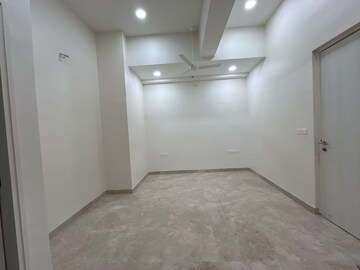 Room in 3 BHK Apartment at Indiabulls Sky Forest, Lower Parel – for Rent