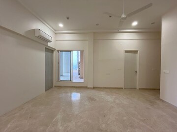 Room in 3 BHK Apartment at Indiabulls Sky Forest, Lower Parel – for Rent