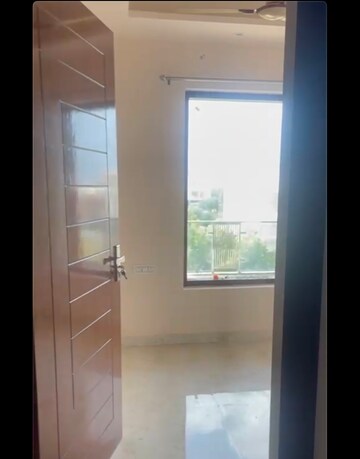 Room in 3 BHK Builder Floor at Faridabad Central – for Rent