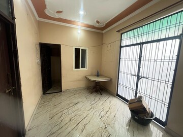 Room in 2 BHK Independent House at Gomti Nagar – for Rent