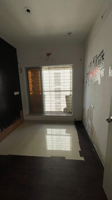 Room in 2 BHK Apartment at Unique Signature Mumbai, Mira Road – for Rent