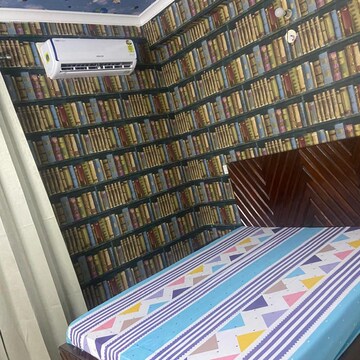Room in 3 BHK Apartment at Ansal API Versalia, Sector 67a – for Rent