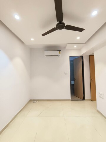 Room in 2 BHK Apartment at Mahavir Kanti Avenue, Nalasopara East – for Rent