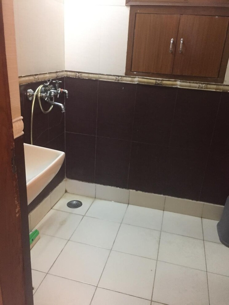 Attached Bathroom, ip extension 3 Bedroom 1500 Sq.Ft. Apartment In Ip Extension Delhi 8222530