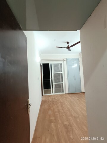 2 BHK Apartment For Rent in Amrapali Golf Homes, Sector 4, Greater Noida