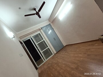 Furnished Amenities in 2 BHK Apartment at Amrapali Golf Homes, Sector 4, Greater Noida – for Rent
